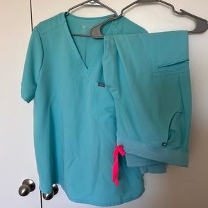 FIGS set — Zamora jogger scrub bottoms and Catarina one pocket scrub top